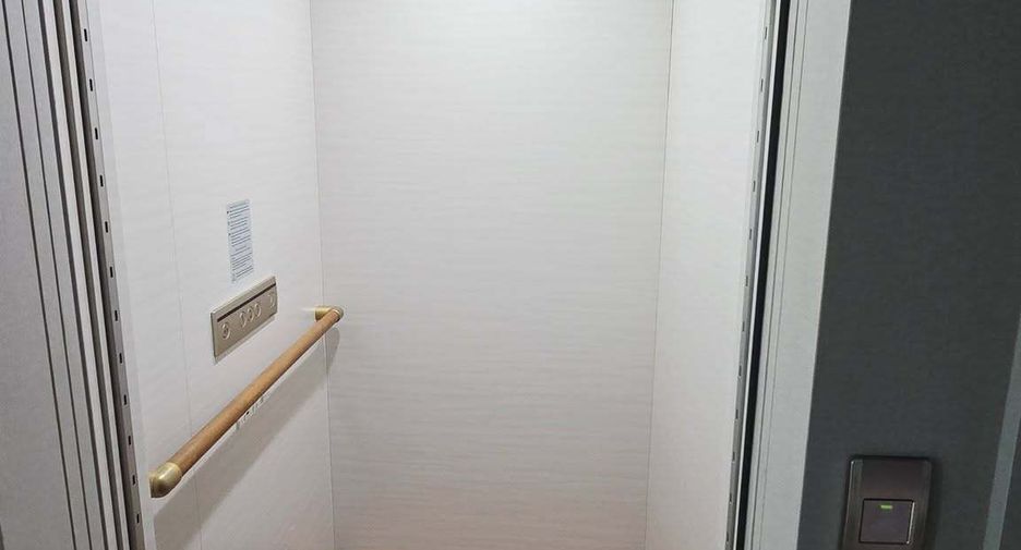 For rent 5 bedrooms townhouse in Bang Phli, Samut Prakan