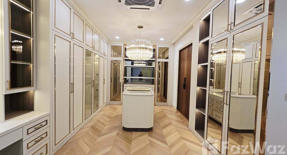 For rent 5 bedrooms townhouse in Bang Phli, Samut Prakan