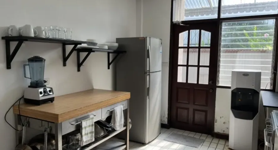 For rent 3 bedrooms retail Space in Khlong Toei, Bangkok