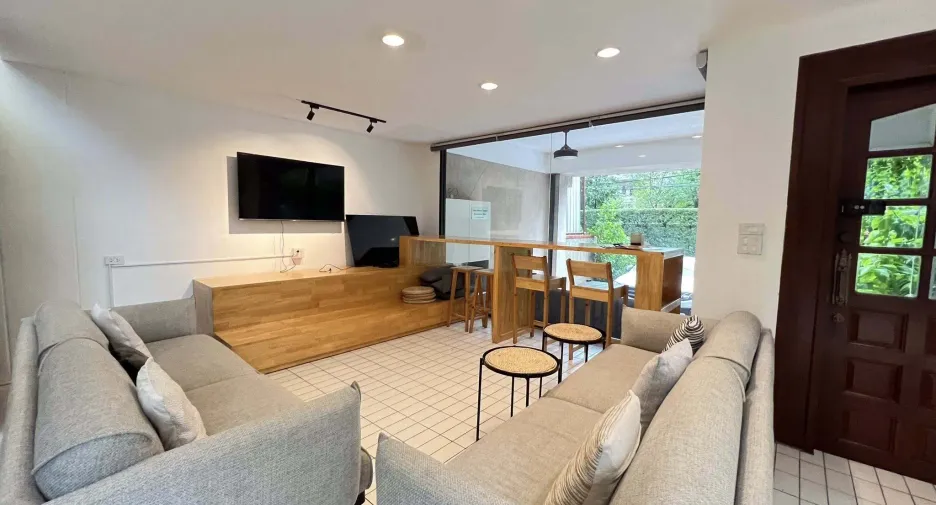 For rent 3 bedrooms retail Space in Khlong Toei, Bangkok