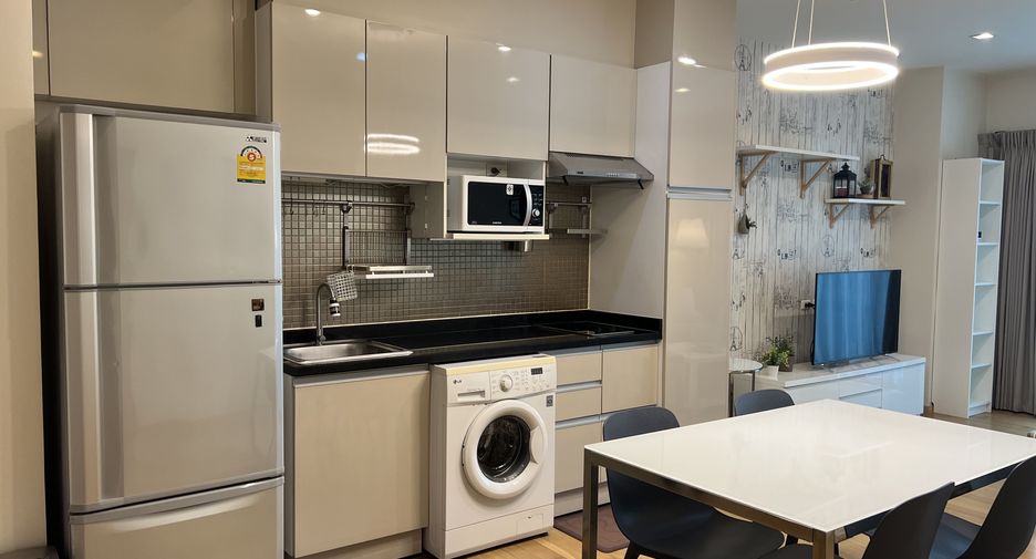 For rent 2 bedrooms condo in Khlong Toei, Bangkok