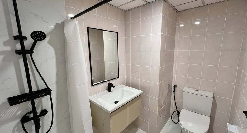 For rent 3 bedrooms condo in Yan Nawa, Bangkok