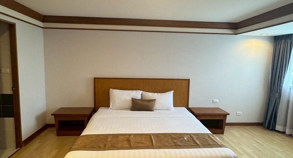 For rent 2 bedrooms condo in Watthana, Bangkok