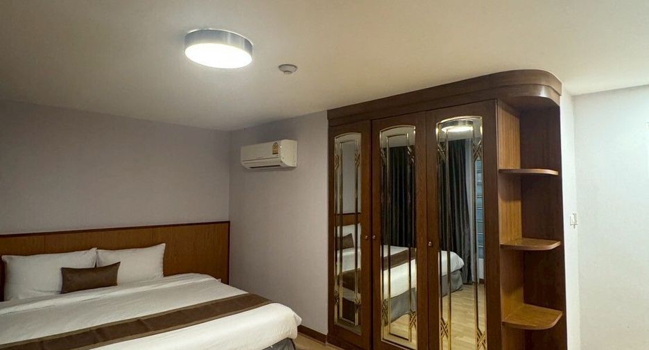 For rent 2 bedrooms condo in Watthana, Bangkok
