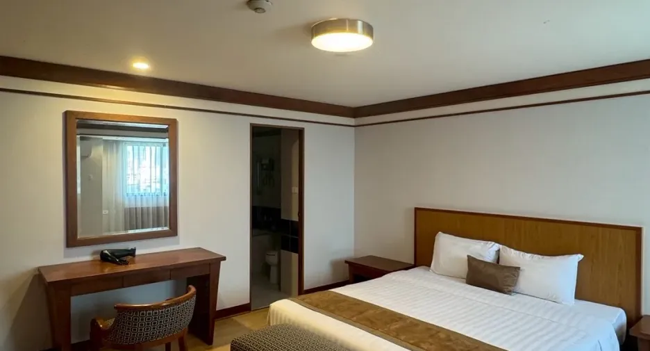 For rent 2 bedrooms condo in Watthana, Bangkok