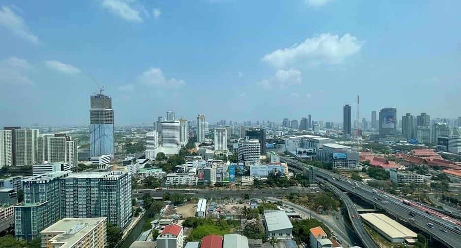 À louer 2 chambres condo à Huai Khwang, Bangkok