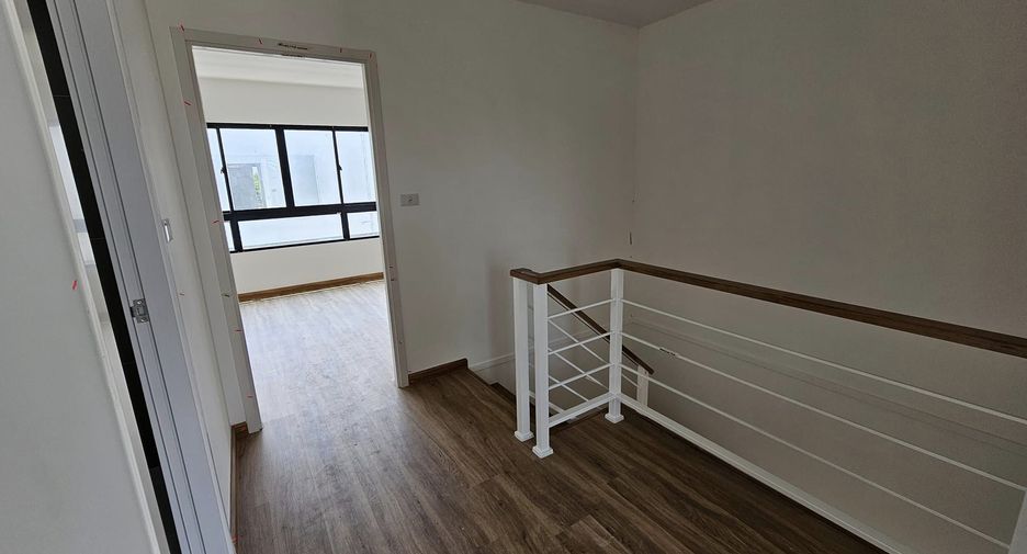 Haus zur Miete mit 4 Zimmer in Saphan Sung, Bangkok