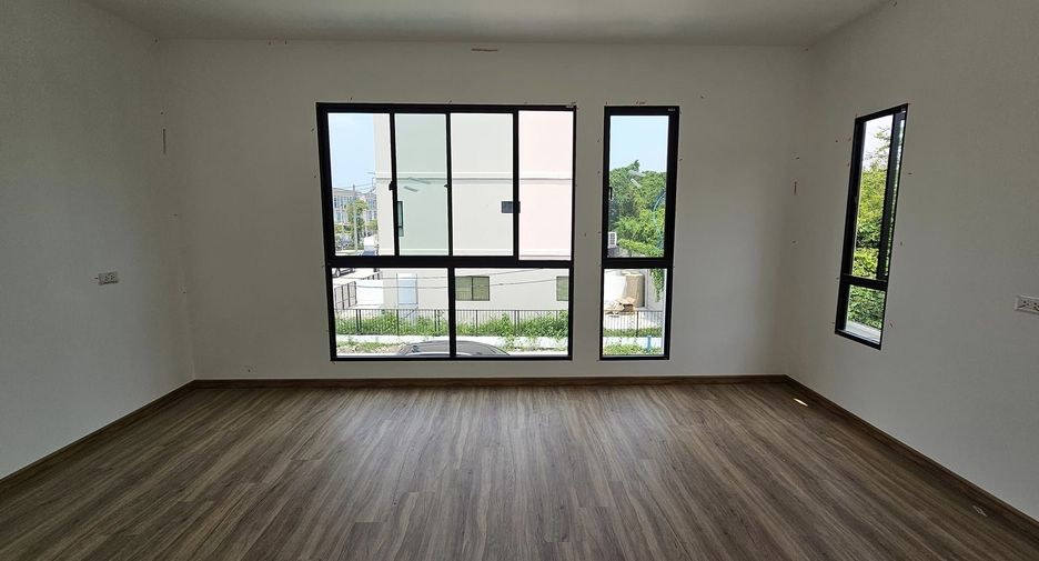 Haus zur Miete mit 4 Zimmer in Saphan Sung, Bangkok
