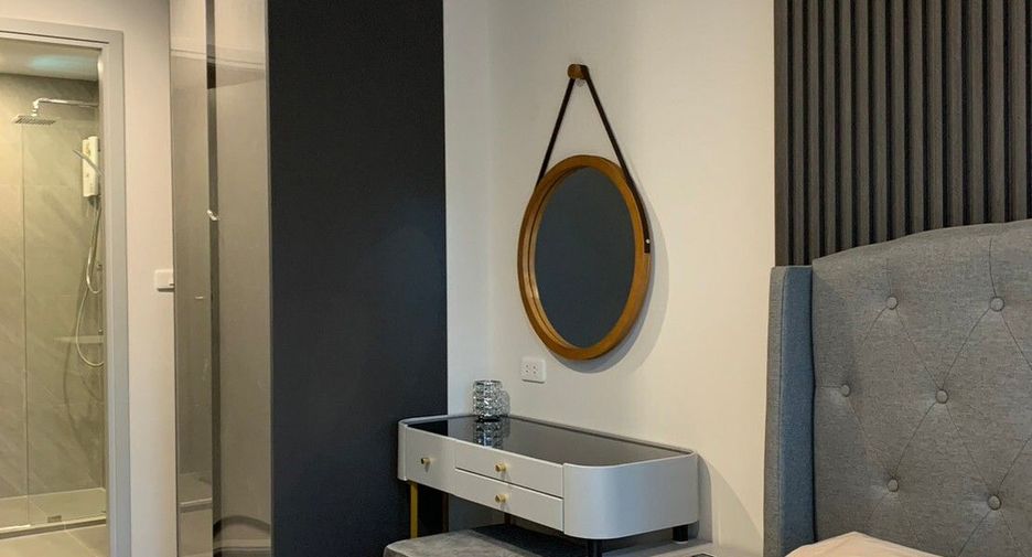 Wohnung zur Miete mit 1 Zimmer in Bang Rak, Bangkok
