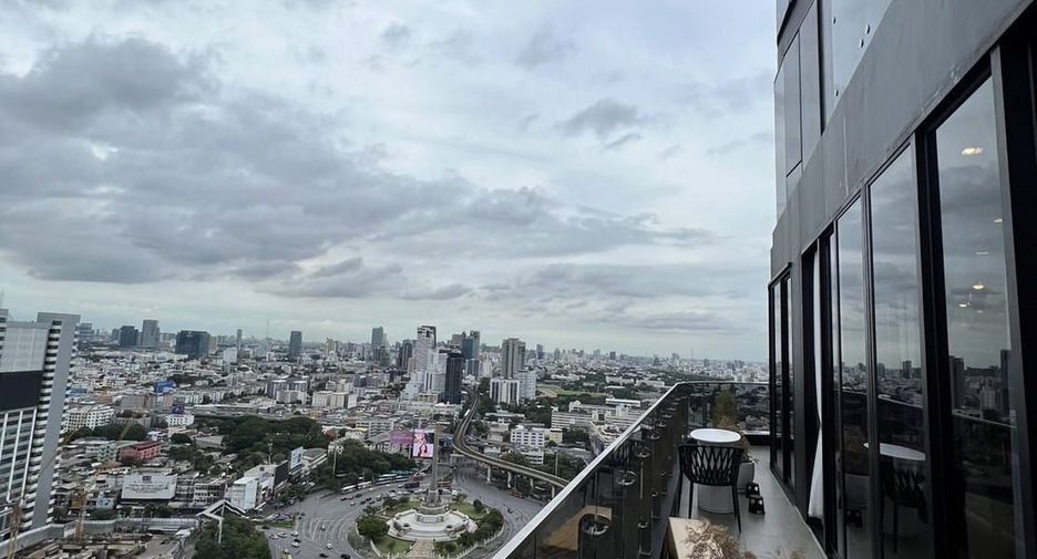 For rent 2 bedrooms condo in Ratchathewi, Bangkok
