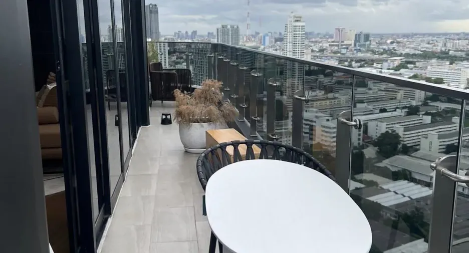 For rent 2 bedrooms condo in Ratchathewi, Bangkok