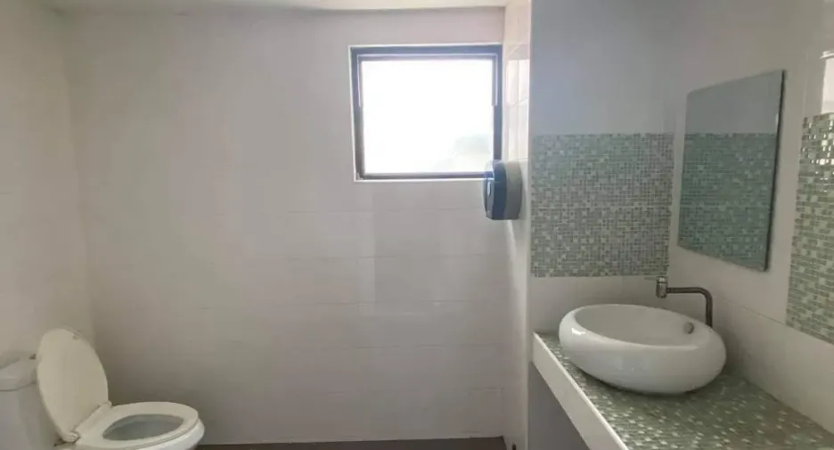 For rent 8 bedrooms office in Suan Luang, Bangkok