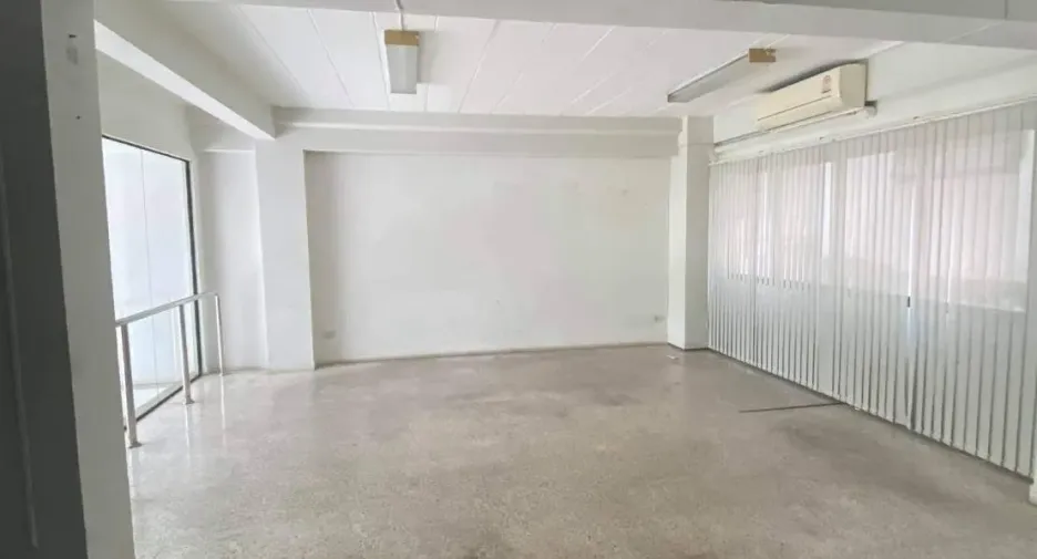 For rent 8 bedrooms office in Suan Luang, Bangkok