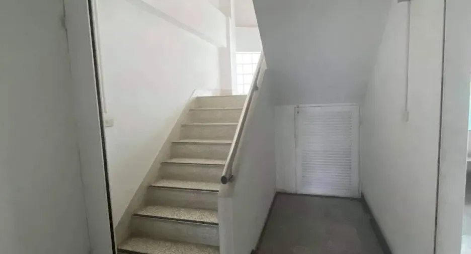 For rent 8 bedrooms office in Suan Luang, Bangkok