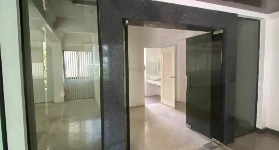 For rent 8 bedrooms office in Suan Luang, Bangkok