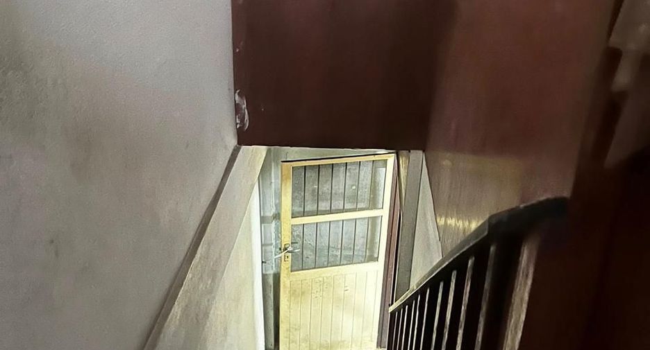 For rent 2 bedrooms townhouse in Sathon, Bangkok