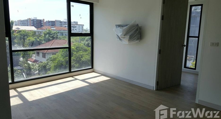 For rent 2 bedrooms apartment in Phra Khanong, Bangkok