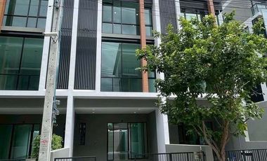 Oficina en alquiler en Lat Phrao, Bangkok