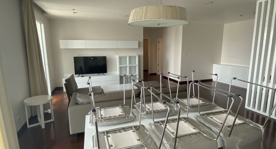 For rent 2 bedrooms apartment in Watthana, Bangkok
