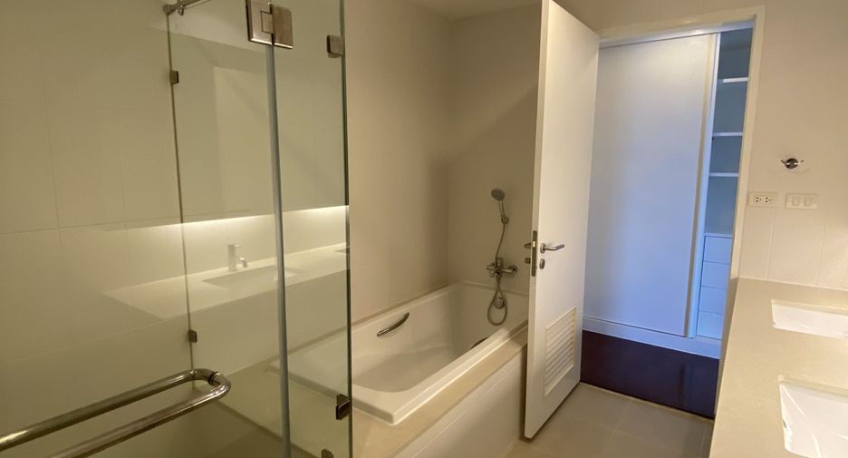 For rent 2 bedrooms apartment in Watthana, Bangkok