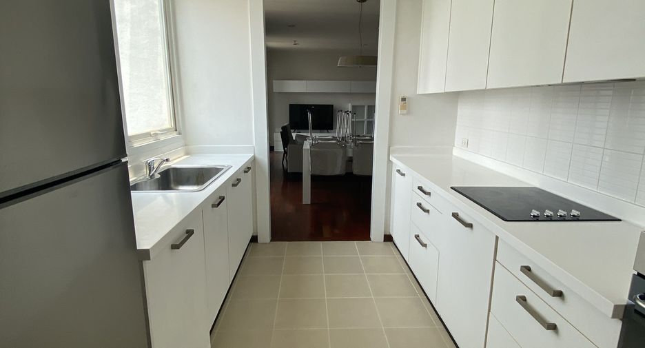 For rent 2 bedrooms apartment in Watthana, Bangkok