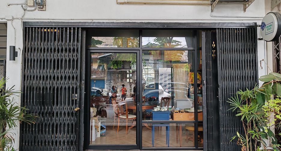 For rent retail Space in Bang Kho Laem, Bangkok