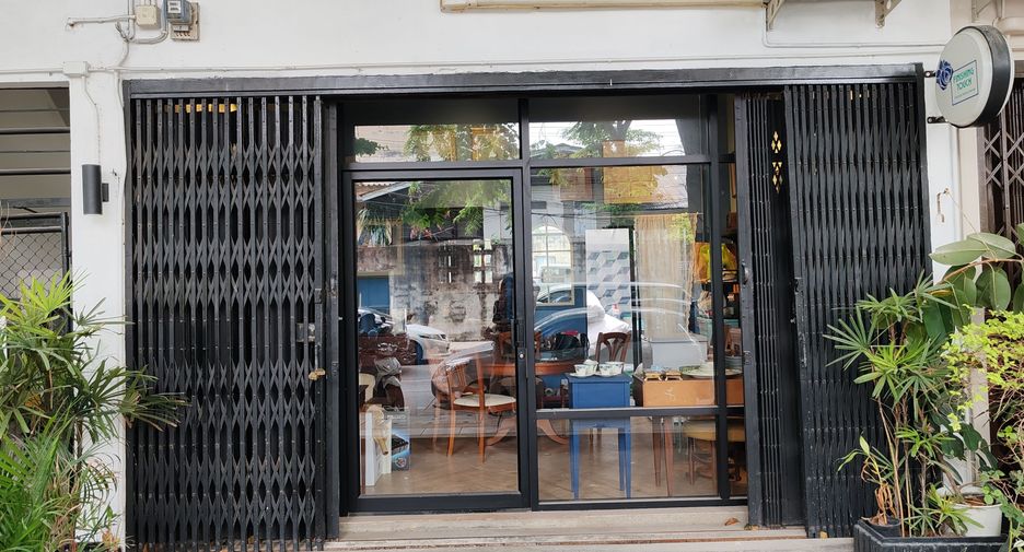 For rent retail Space in Bang Kho Laem, Bangkok