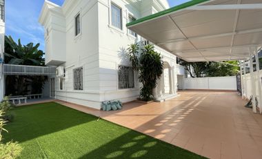 For rent 4 bedrooms house in Khlong Toei, Bangkok