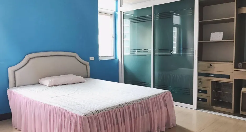 Condo en alquiler de 4 habitaciones en Yan Nawa, Bangkok