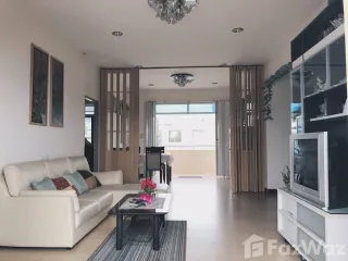 For rent 4 bedrooms condo in Yan Nawa, Bangkok