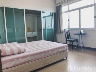 For rent 4 bedrooms condo in Yan Nawa, Bangkok
