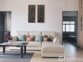 For rent 4 bedrooms condo in Yan Nawa, Bangkok
