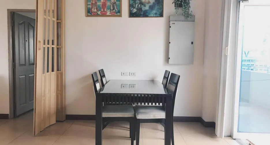 Condo en alquiler de 4 habitaciones en Yan Nawa, Bangkok