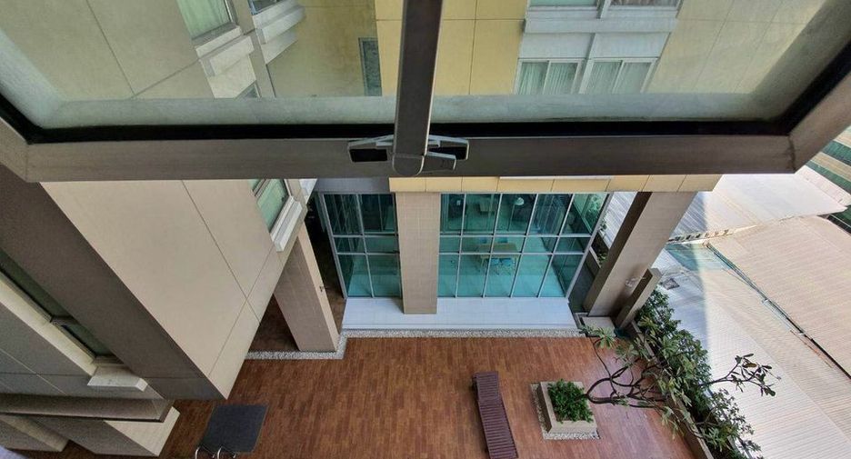 For rent 1 bed condo in Watthana, Bangkok