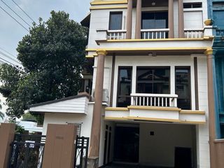 Reihenhaus zur Miete mit 4 Zimmer in Huai Khwang, Bangkok