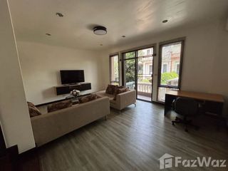 For rent 4 bedrooms townhouse in Huai Khwang, Bangkok
