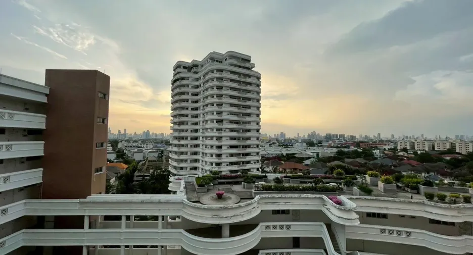 For rent 1 bed condo in Bang Kapi, Bangkok