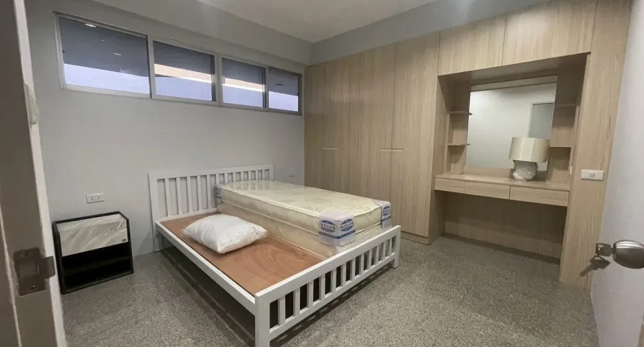 For rent 1 bed condo in Bang Kapi, Bangkok