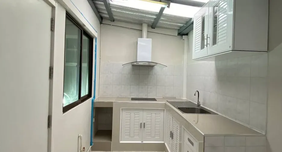 Reihenhaus zur Miete mit 3 Zimmer in Suan Luang, Bangkok