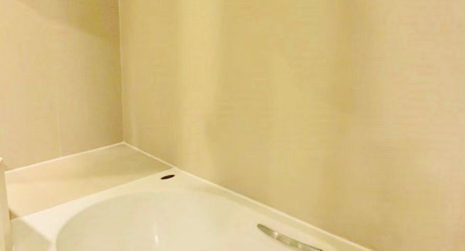 For rent studio condo in Khlong Toei, Bangkok