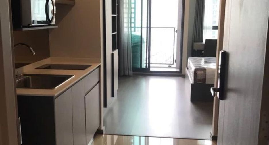 For rent studio condo in Phaya Thai, Bangkok
