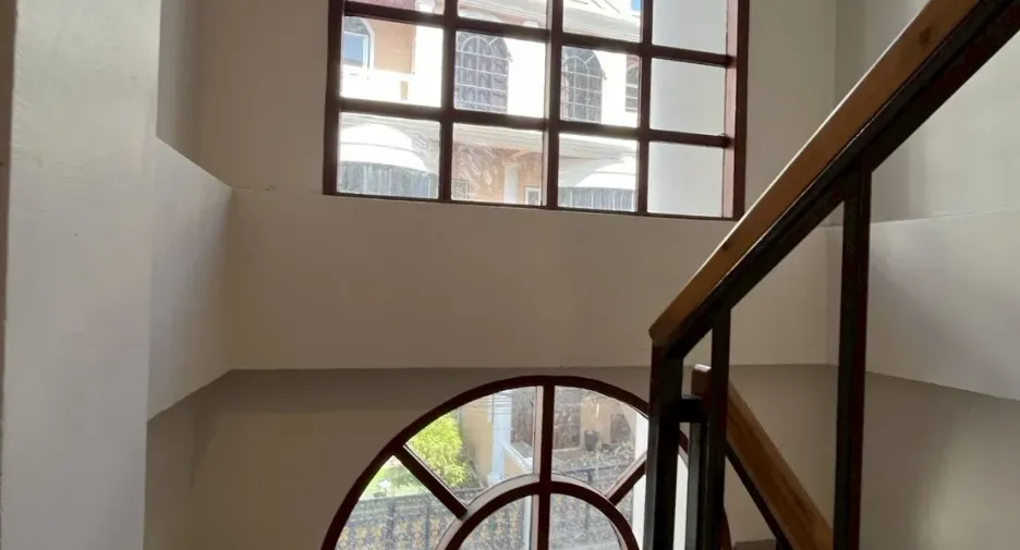 For rent 6 bedrooms townhouse in Watthana, Bangkok