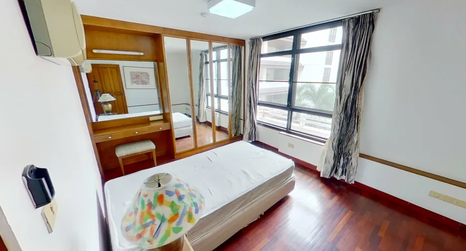 For rent 2 bedrooms condo in Watthana, Bangkok