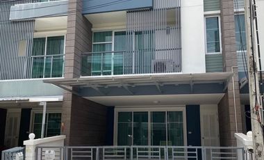 For rent 3 bedrooms townhouse in Prawet, Bangkok