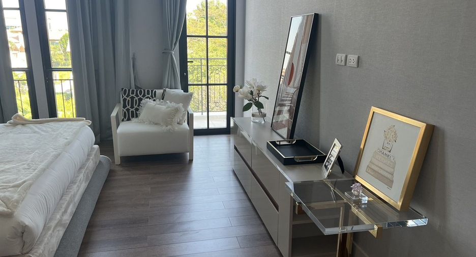 Haus zur Miete mit 5 Zimmer in Watthana, Bangkok