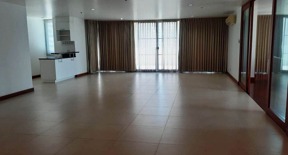 For rent 4 bedrooms condo in Khlong Toei, Bangkok