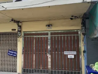 À louer 3 chambres maison de ville à Bang Sue, Bangkok