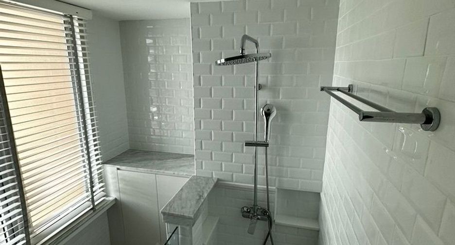For rent 2 bedrooms condo in Khlong San, Bangkok