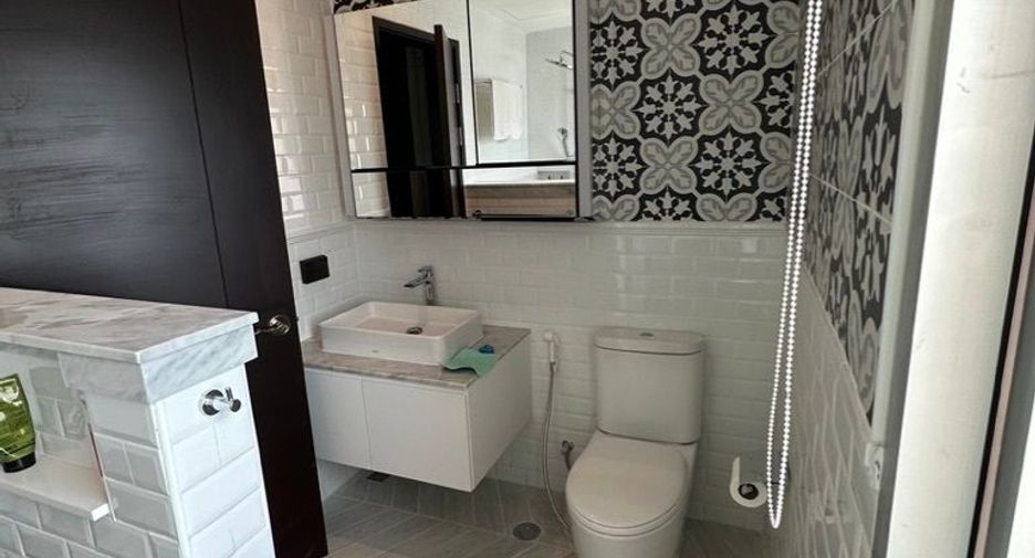 For rent 2 bedrooms condo in Khlong San, Bangkok