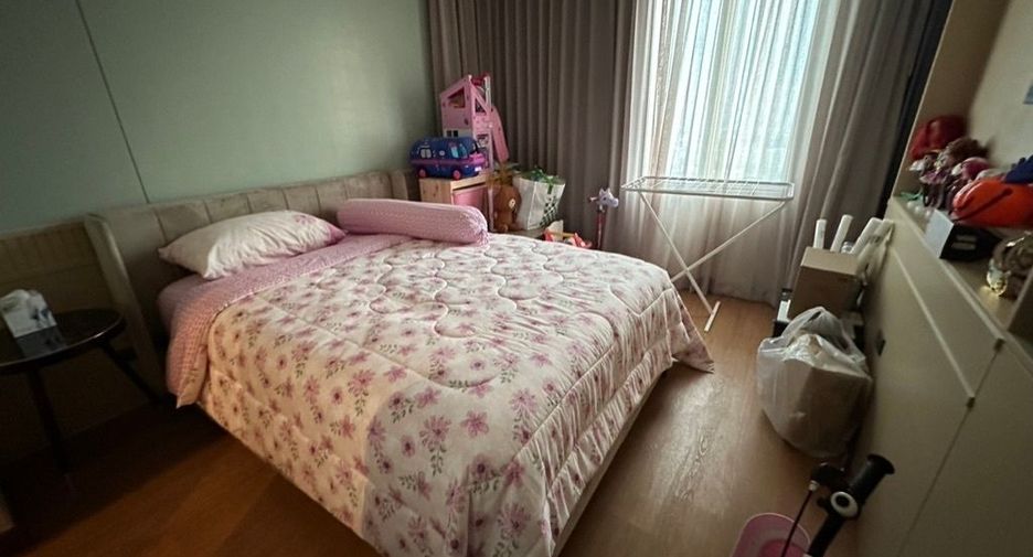 For rent 2 bedrooms condo in Khlong San, Bangkok